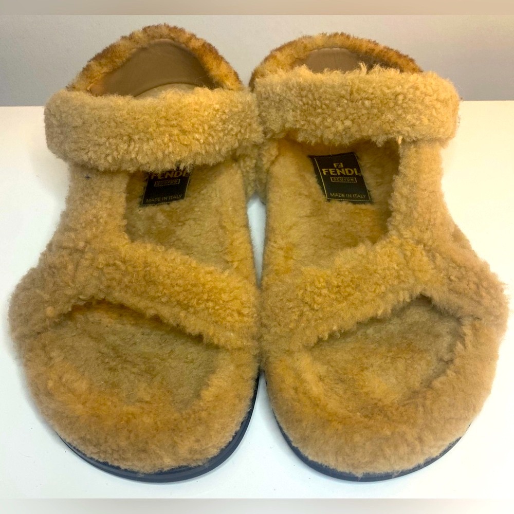 FENDI Zucca FF Logo Shearling Sandals - Picture 4 of 7